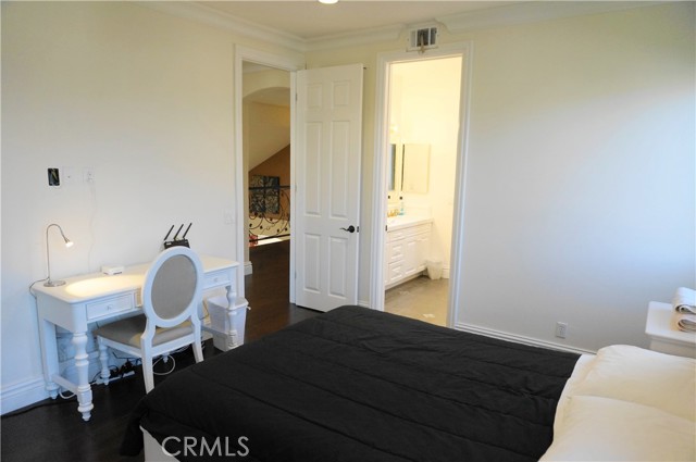 MLS #OC25231416 image #36