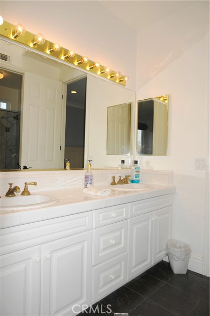 MLS #OC25231416 image #37