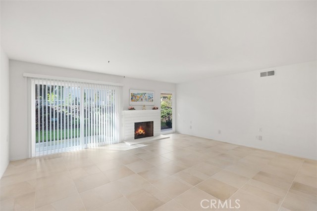 MLS #OC25231551 image #10