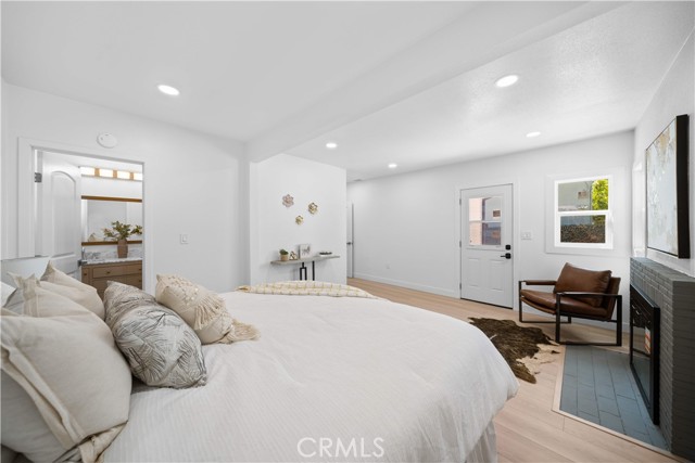 MLS #OC25231588 image #16