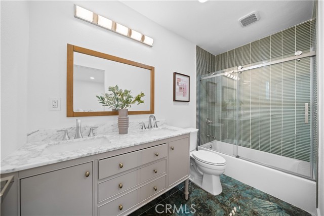 MLS #OC25231588 image #17
