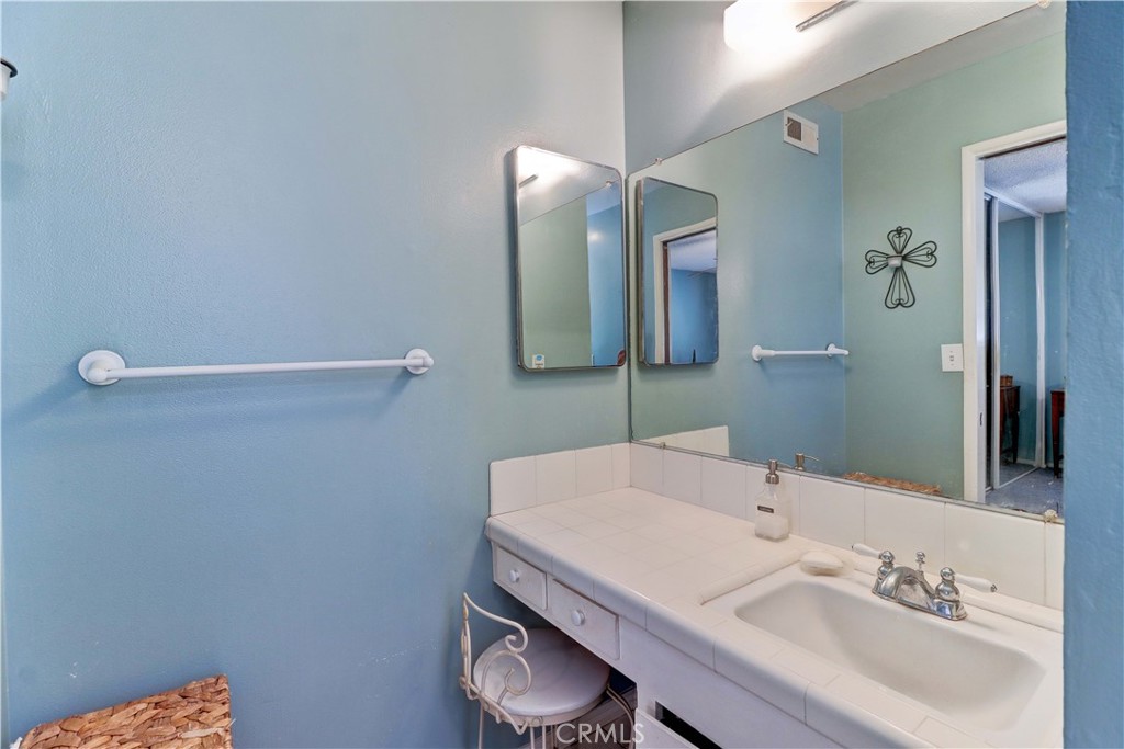 MLS #OC25231617 image #32