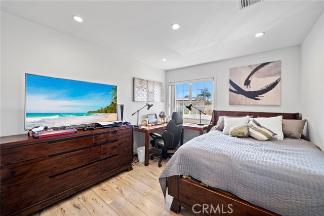 MLS #OC25231708 image #23