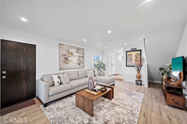 MLS #OC25231708 image #4