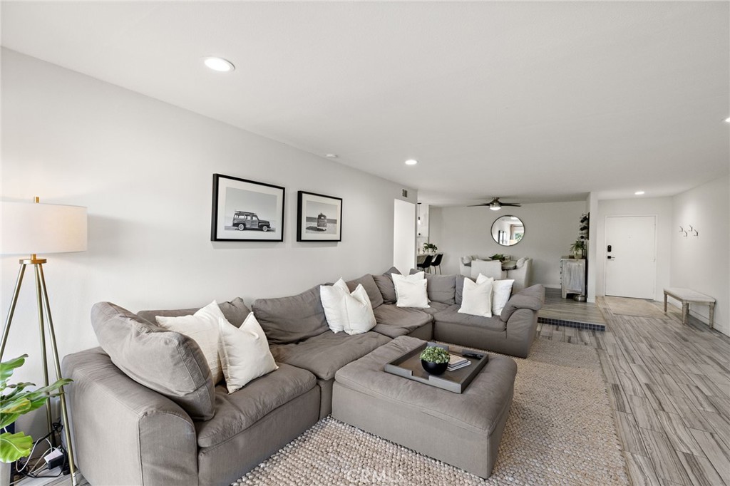 MLS #OC25231725 image #9