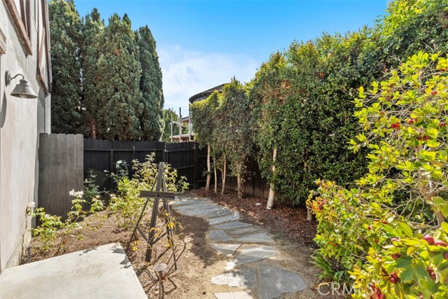 MLS #OC25231945 image #30