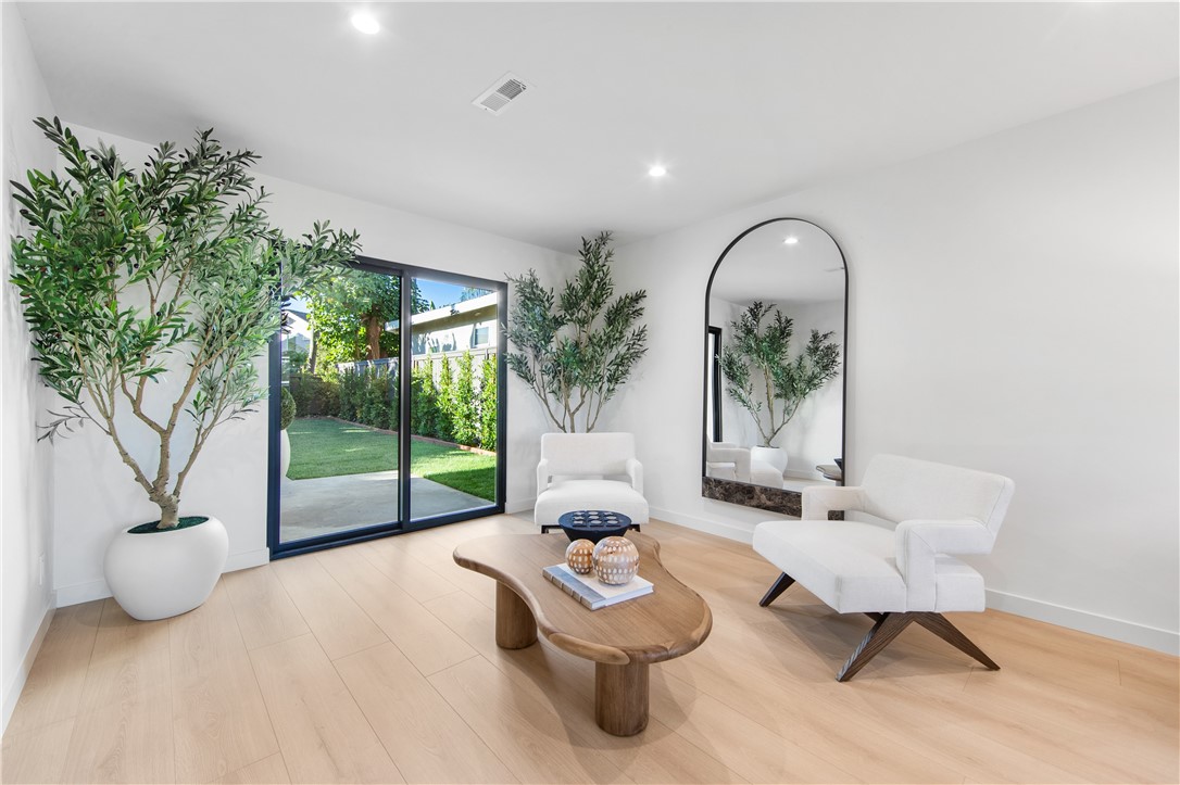 MLS #OC25232077 image #12