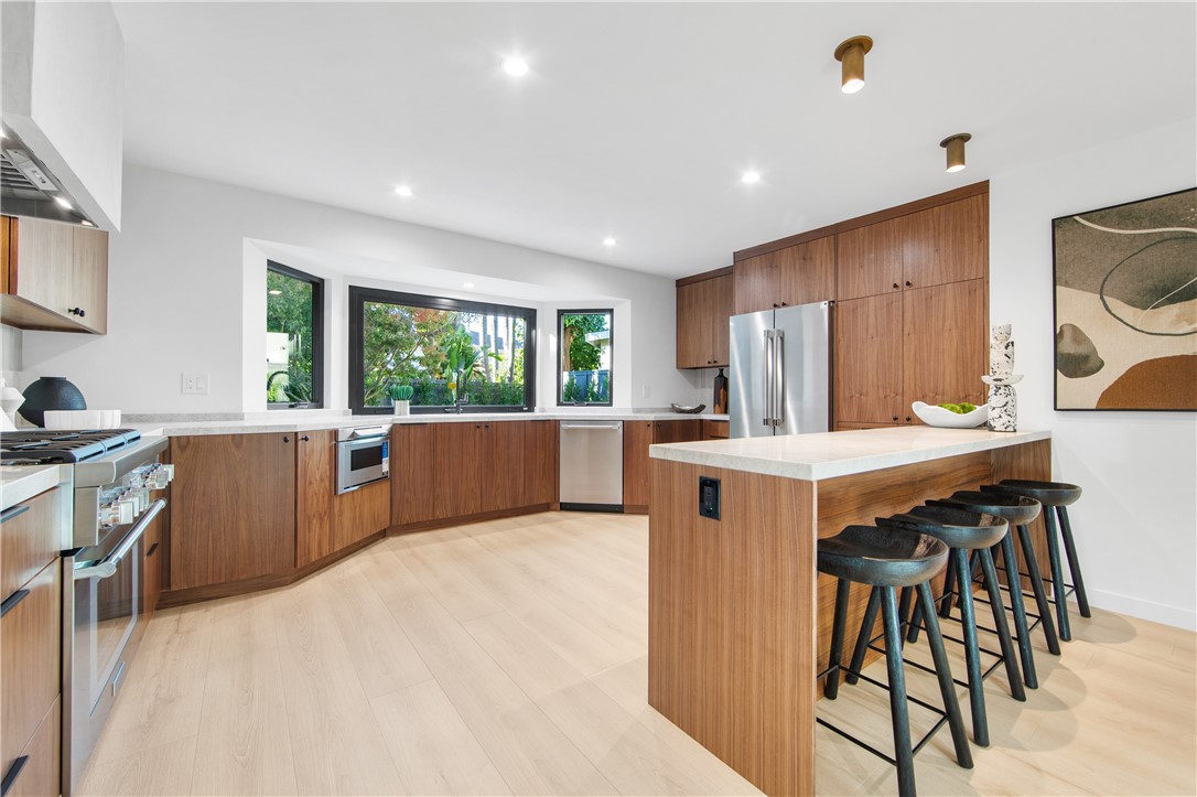 MLS #OC25232077 image #16