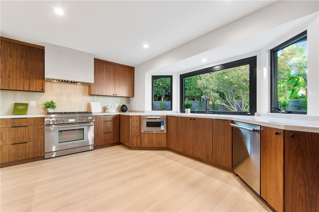 MLS #OC25232077 image #17