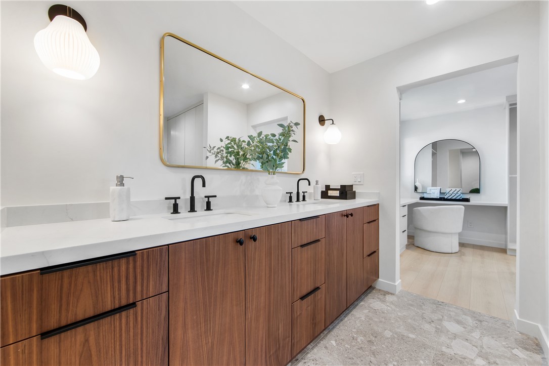 MLS #OC25232077 image #34