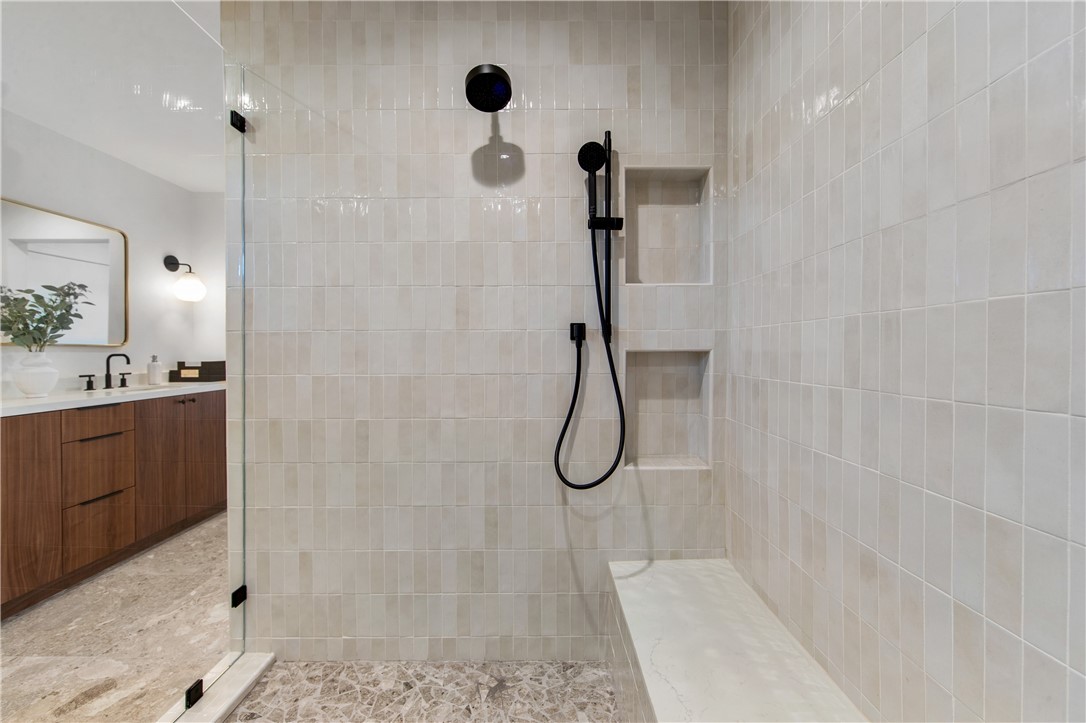 MLS #OC25232077 image #38