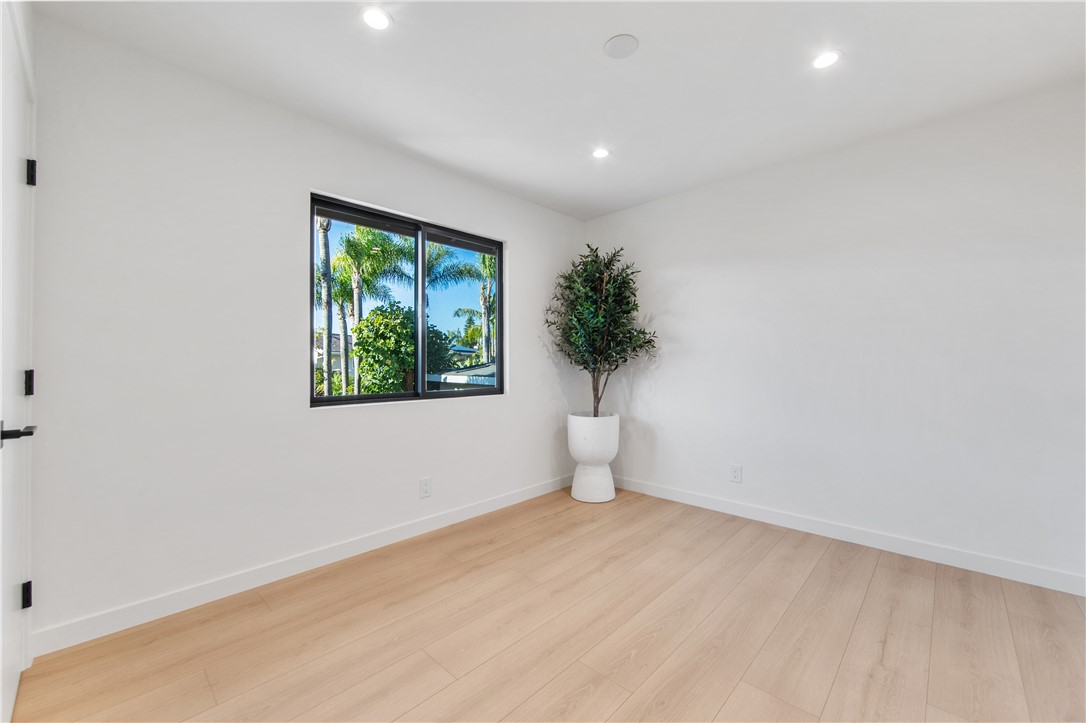 MLS #OC25232077 image #41