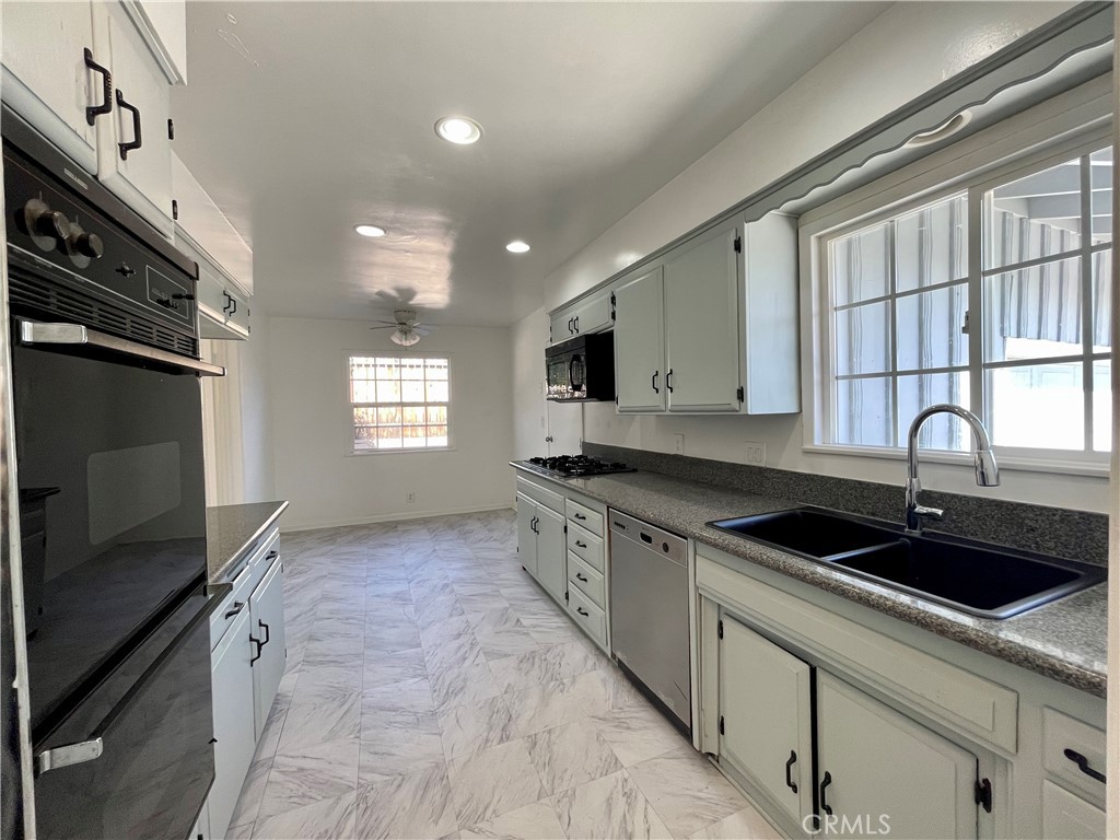 MLS #OC25232084 image #2