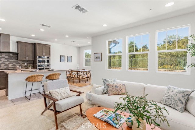 MLS #OC25232201 image #3