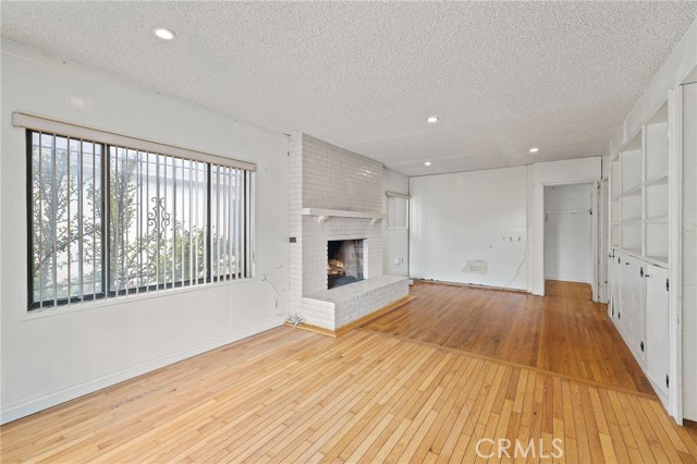 MLS #OC25232356 image #2