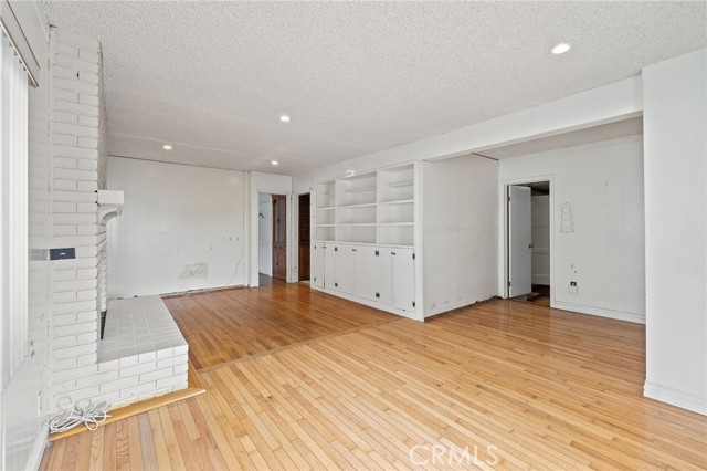 MLS #OC25232356 image #3