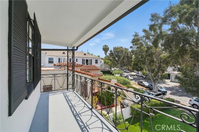 MLS #OC25232390 image #1