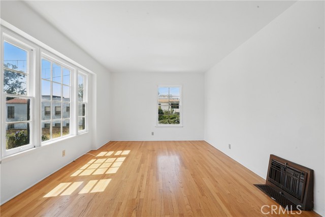 MLS #OC25232390 image #32