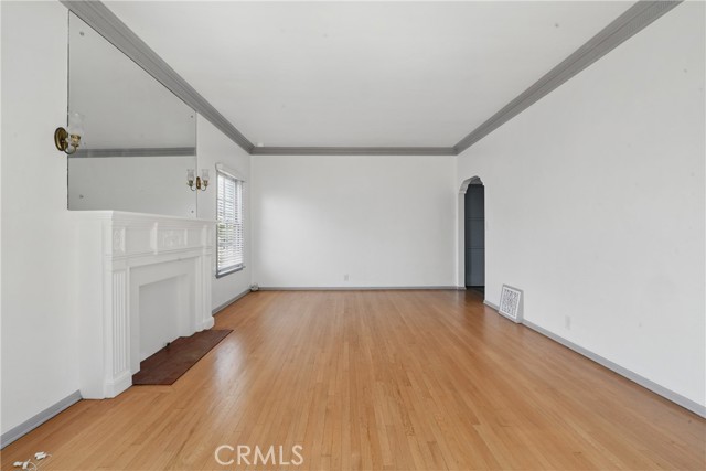 MLS #OC25232390 image #5