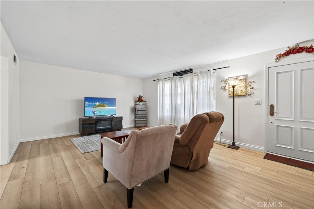 MLS #OC25232443 image #17