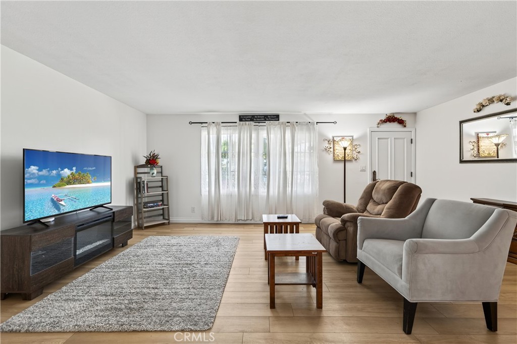 MLS #OC25232443 image #21