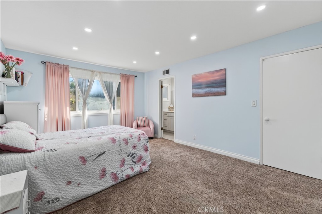 MLS #OC25232443 image #8