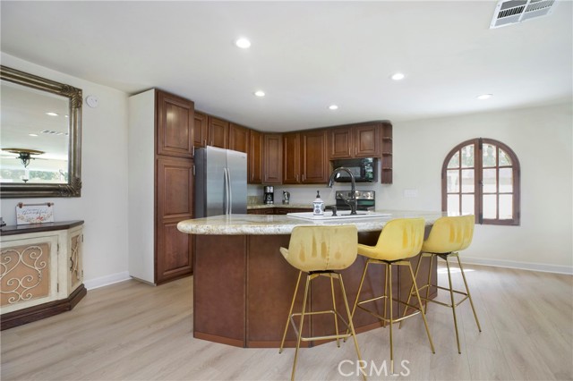 MLS #OC25232458 img 3