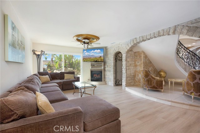 MLS #OC25232458 img 7