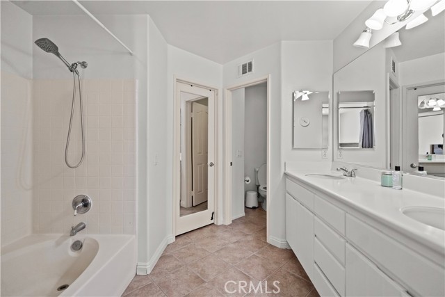 MLS #OC25232482 image #23