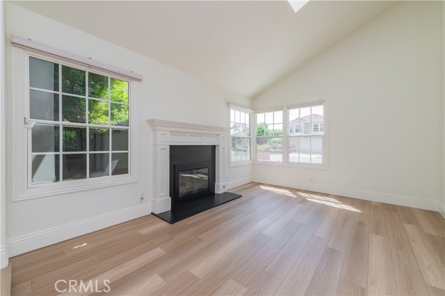 MLS #OC25232495 image #4