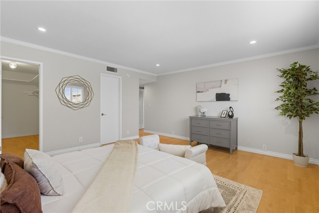 MLS #OC25232660 image #10