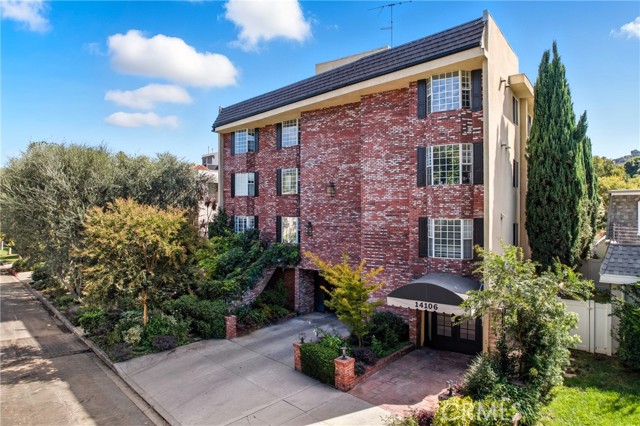 MLS #OC25232660 image #2