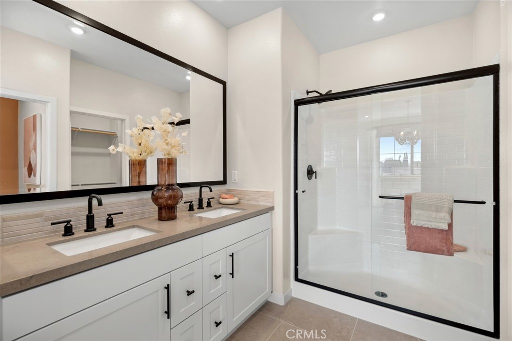 MLS #OC25232683 image #9