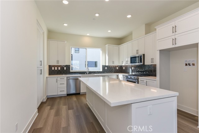 MLS #OC25232726 image #11