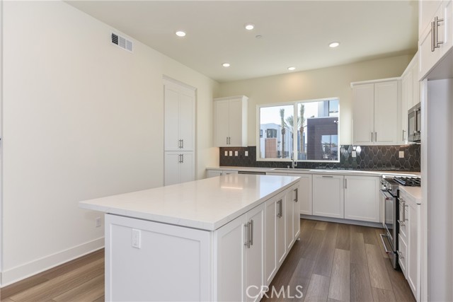 MLS #OC25232726 image #12