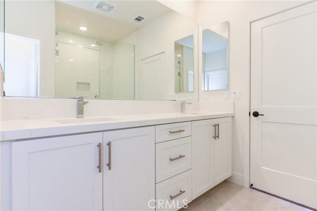 MLS #OC25232726 image #28