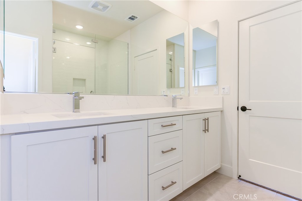 MLS #OC25232726 image #32