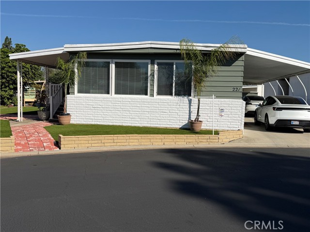 MLS #OC25232945 image #0