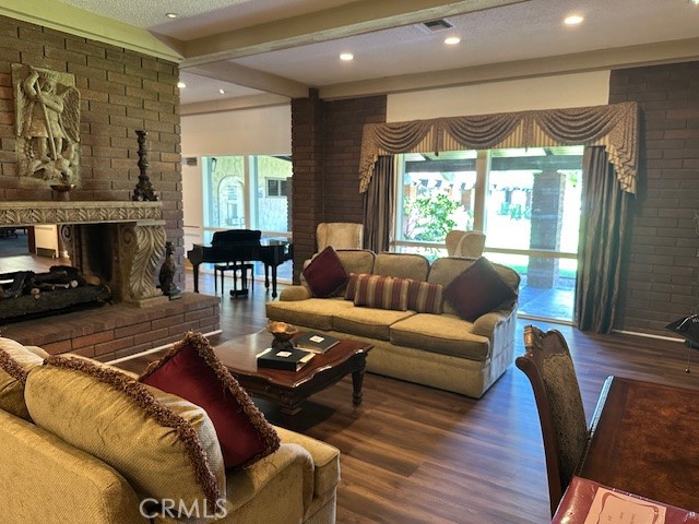 MLS #OC25232945 image #24