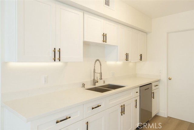 MLS #OC25232949 image #13