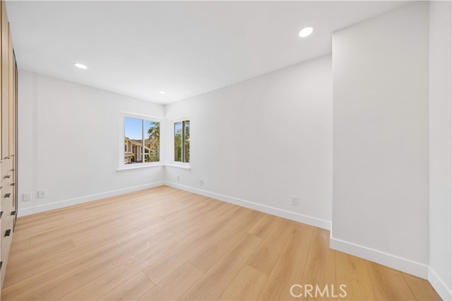 MLS #OC25232956 image #19