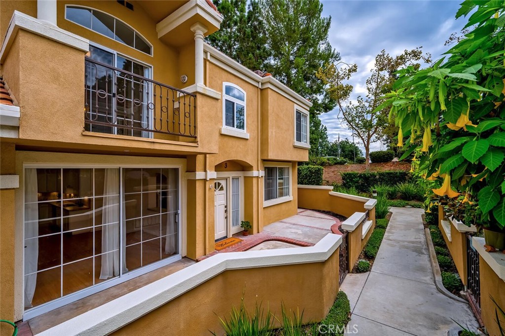 MLS #OC25233013 image #1