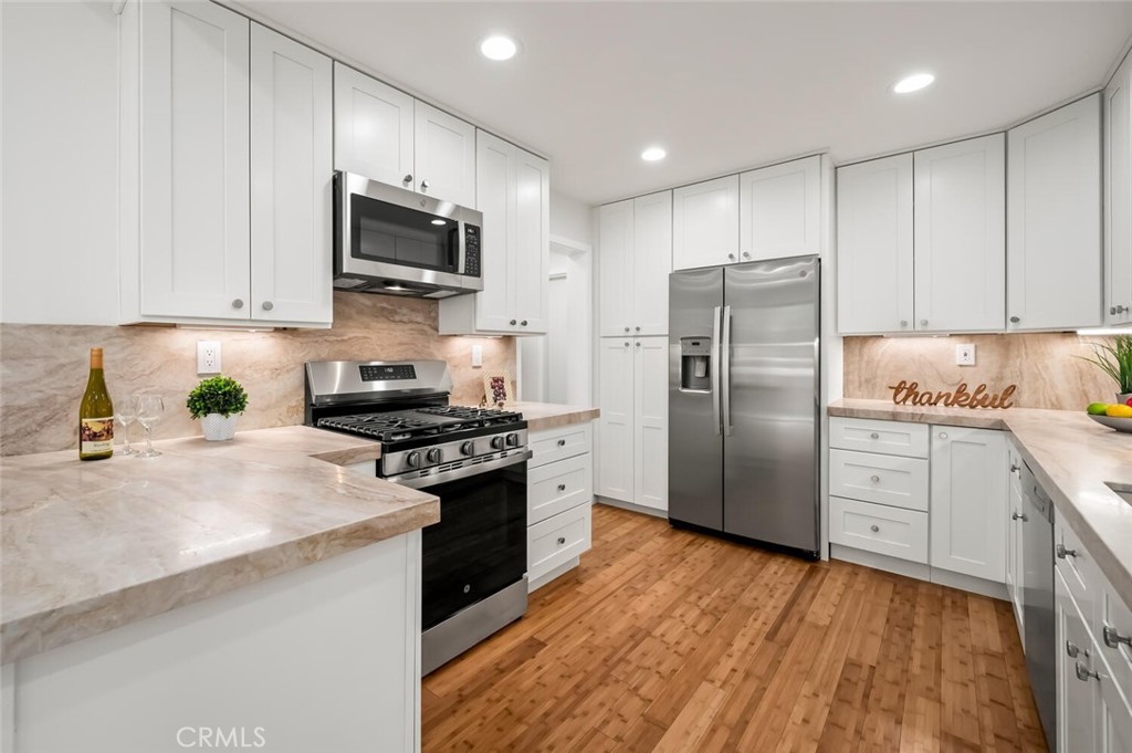 MLS #OC25233013 image #10