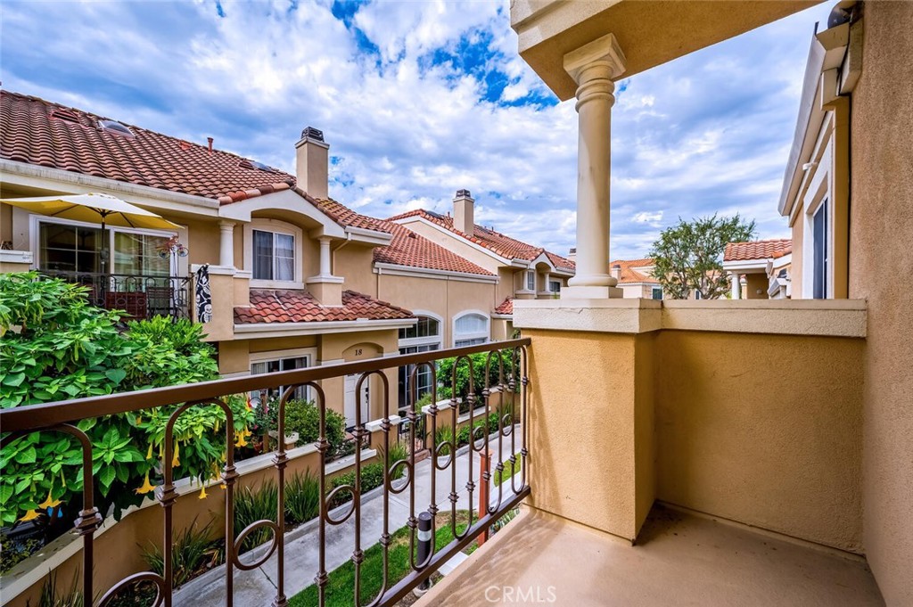 MLS #OC25233013 image #17