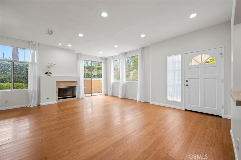 MLS #OC25233013 image #2