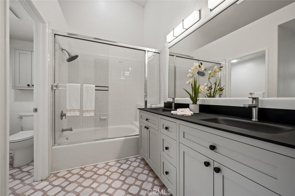 MLS #OC25233013 image #20