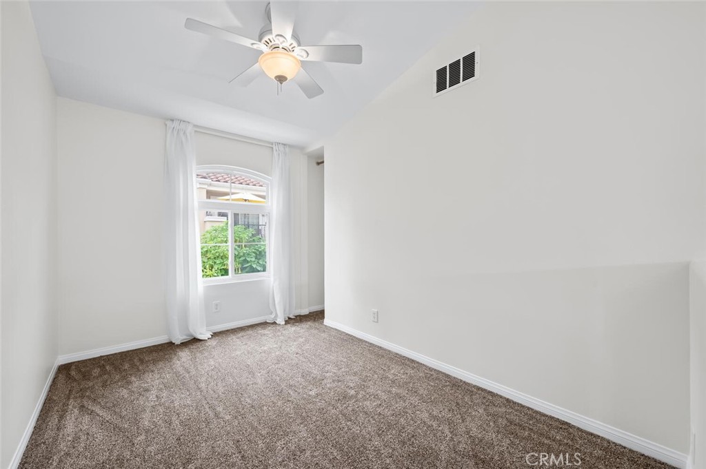 MLS #OC25233013 image #22