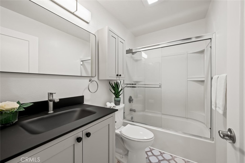 MLS #OC25233013 image #28