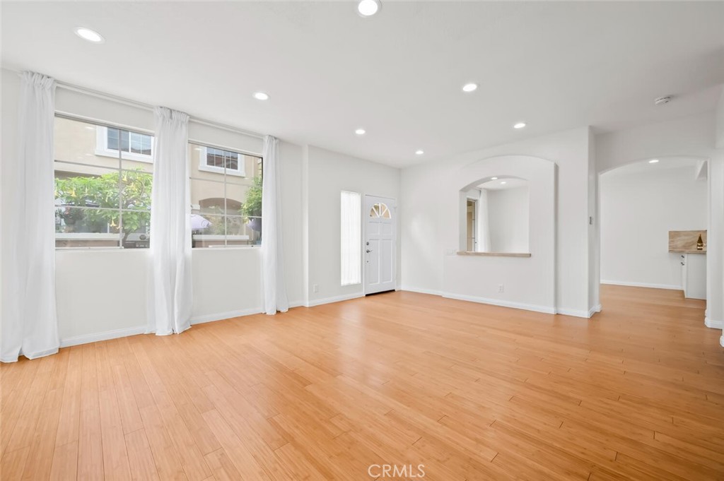 MLS #OC25233013 image #4