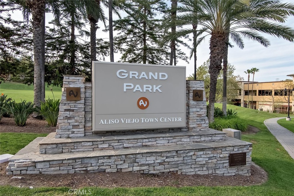 MLS #OC25233013 image #40